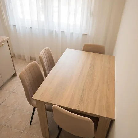 Naomi Apartment *