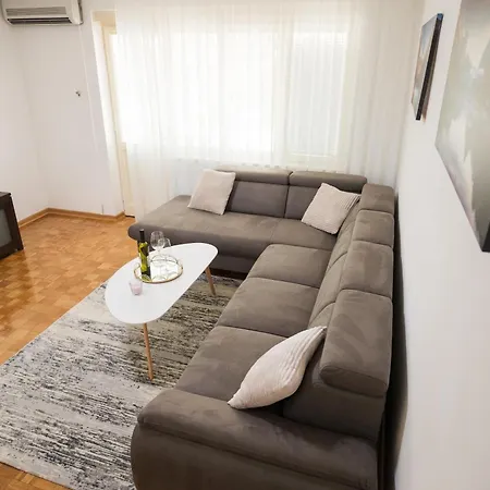 Naomi Apartment