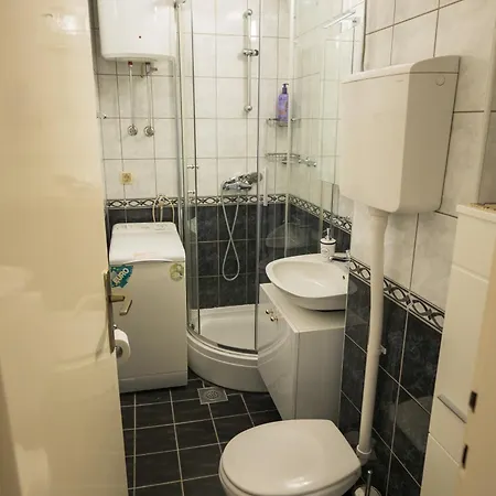 Naomi Apartment *