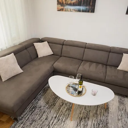 Naomi Apartment *